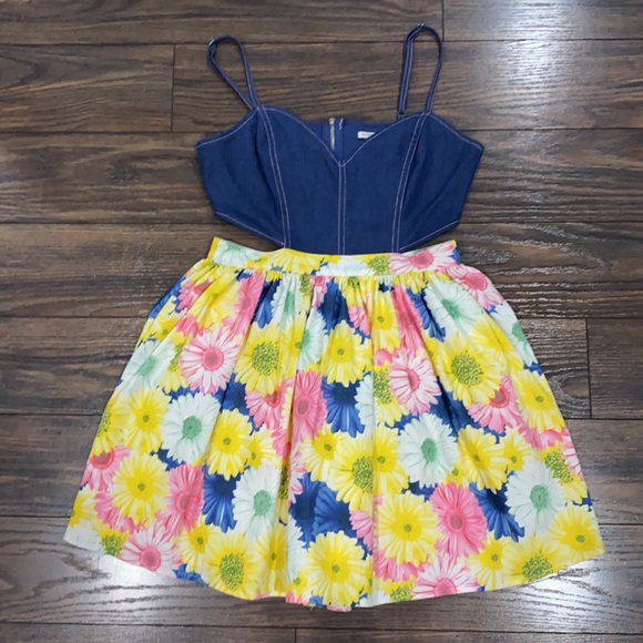 Mustard Seed Floral Dress w/Cutout sides - Picture 4 of 9